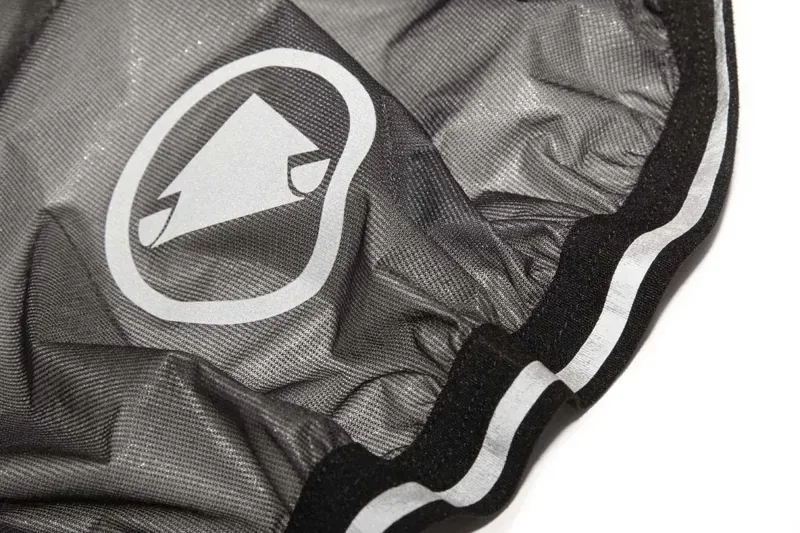 Endura FS260 Pro Adrenaline Race Cape in Black-3